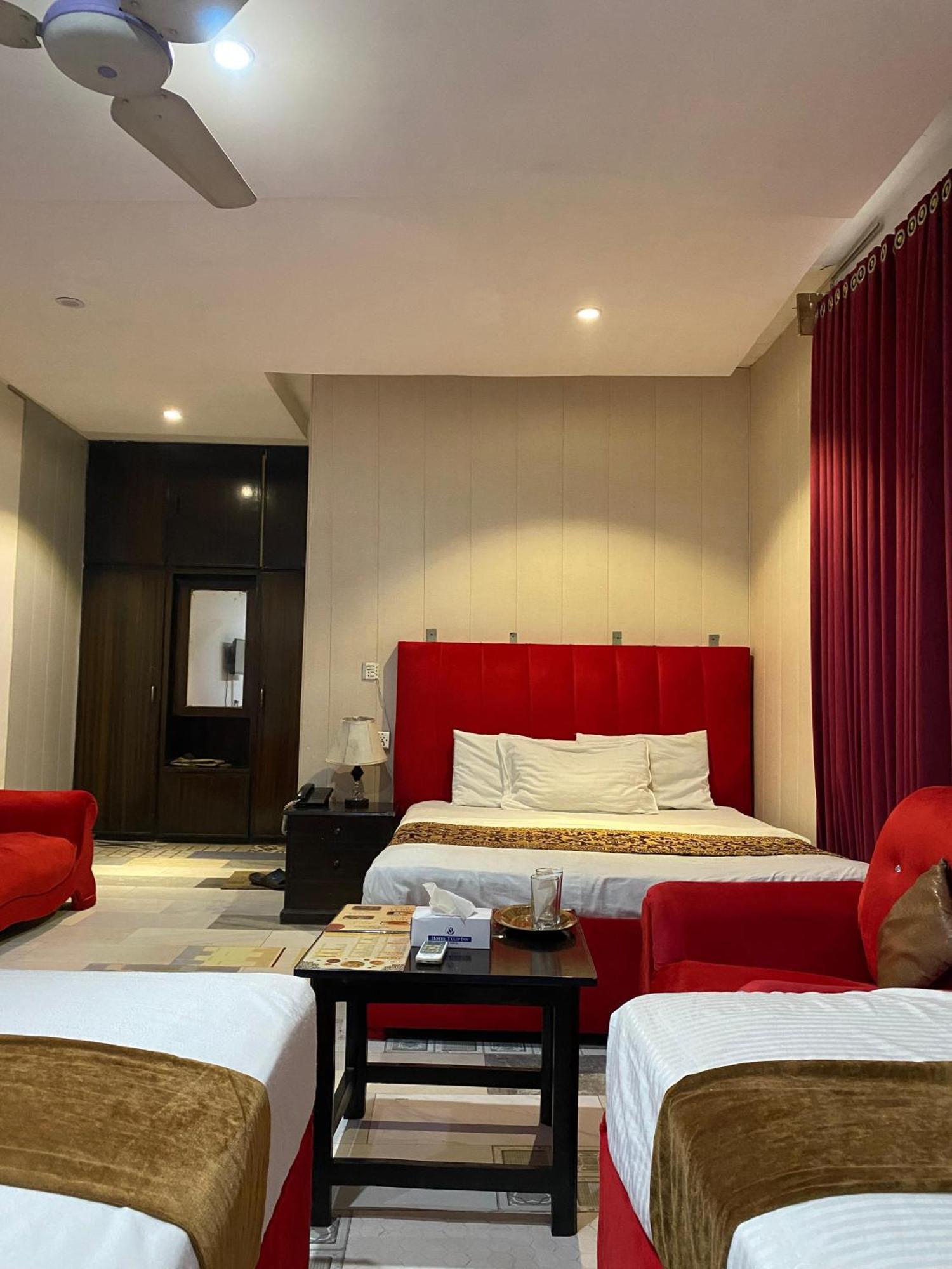 Hotel Tulip Inn, Gulberg Lahore Exterior foto