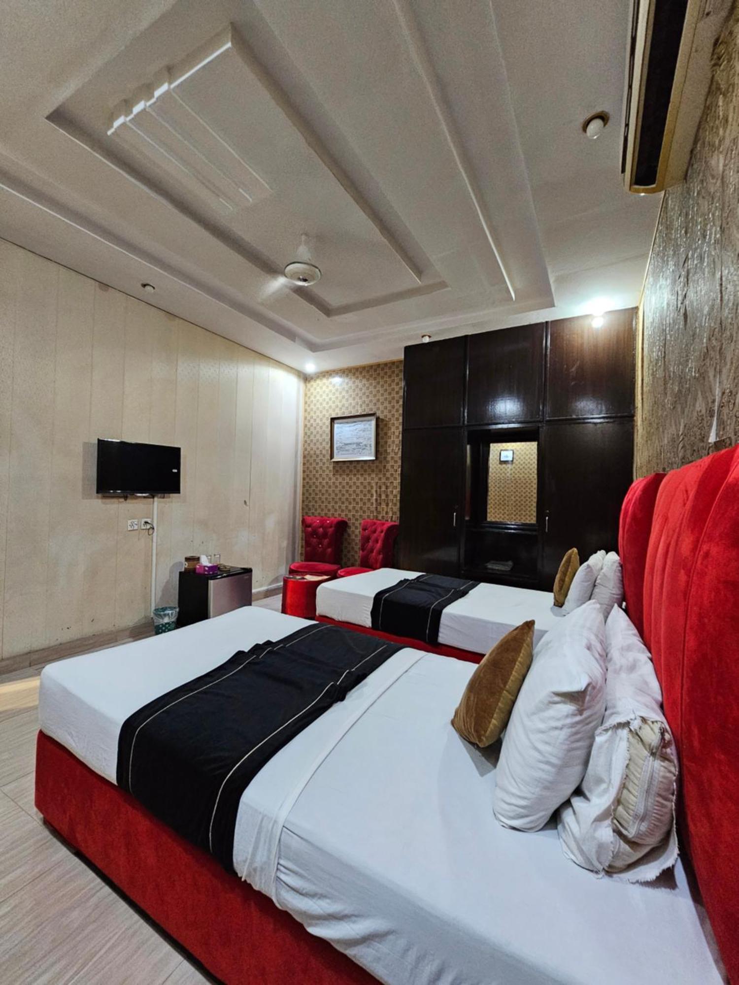 Hotel Tulip Inn, Gulberg Lahore Exterior foto