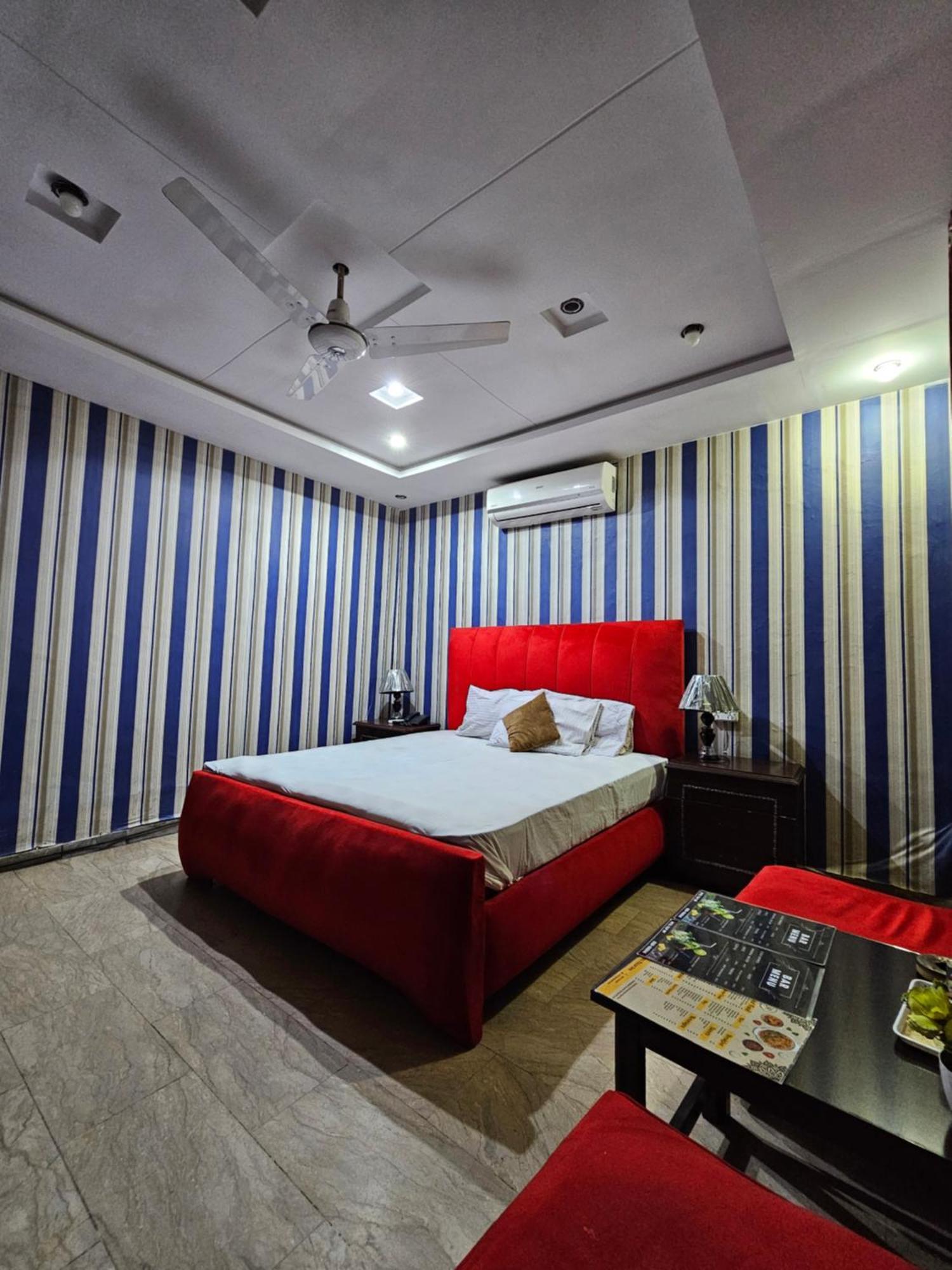 Hotel Tulip Inn, Gulberg Lahore Exterior foto