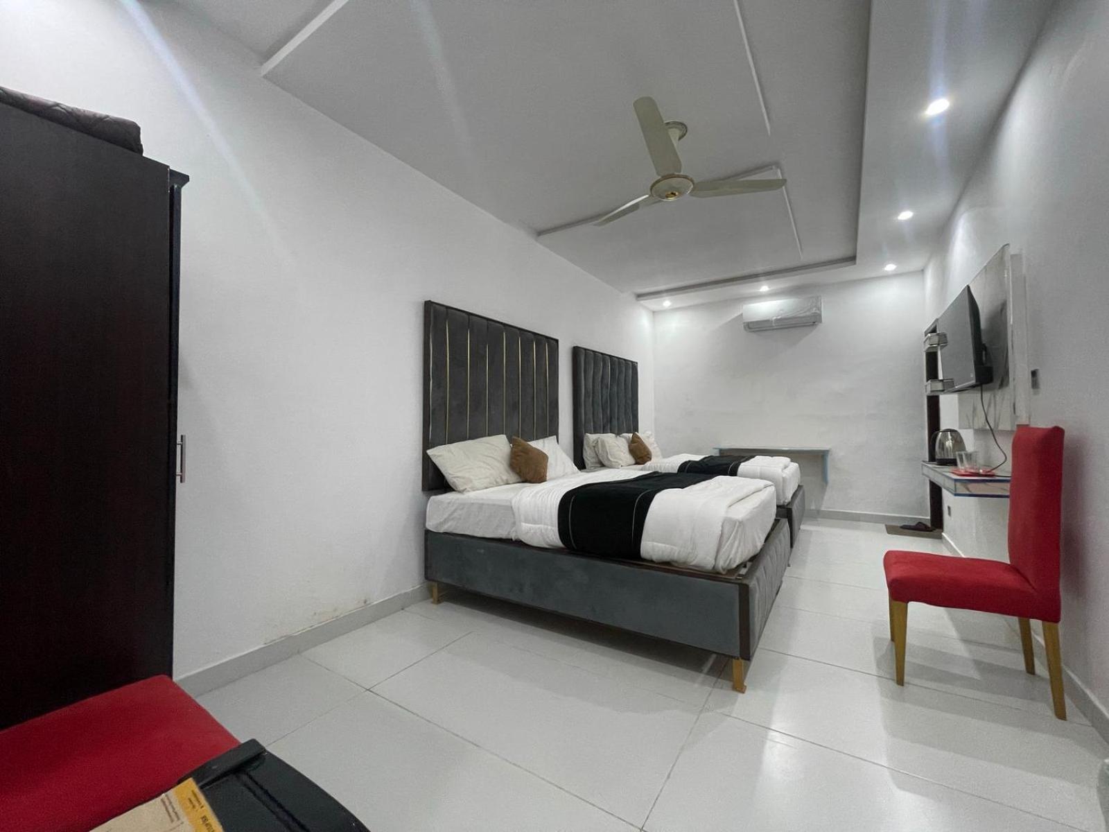 Hotel Tulip Inn, Gulberg Lahore Exterior foto