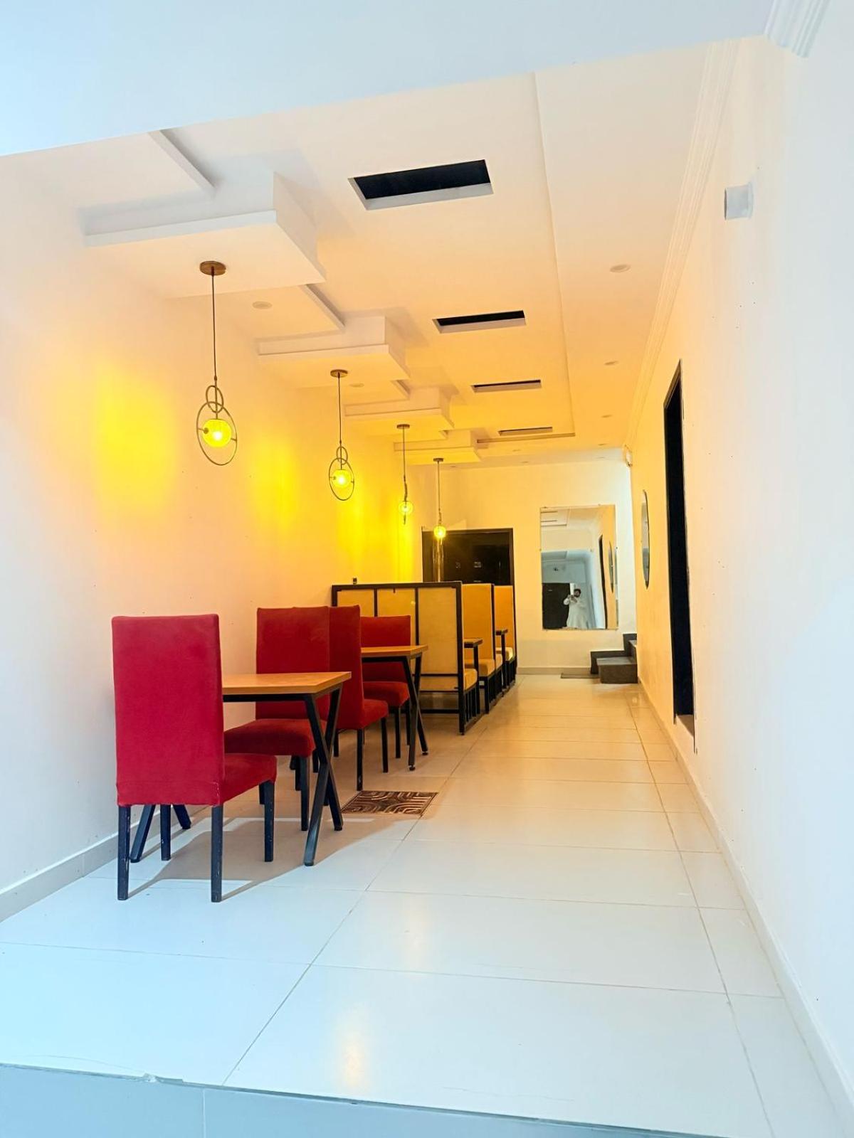 Hotel Tulip Inn, Gulberg Lahore Exterior foto